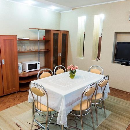 Tourist Hotel Öskemen Bagian luar foto