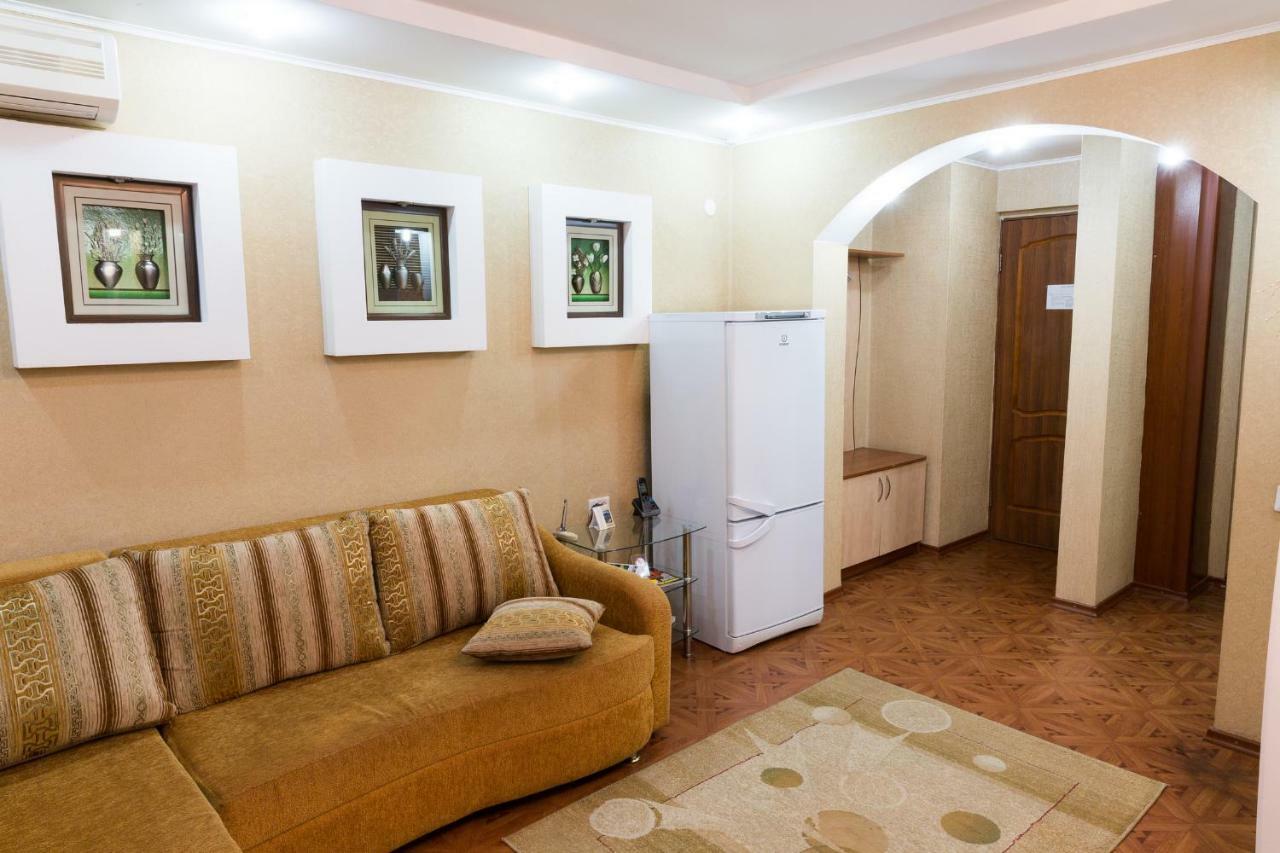 Tourist Hotel Öskemen Bagian luar foto