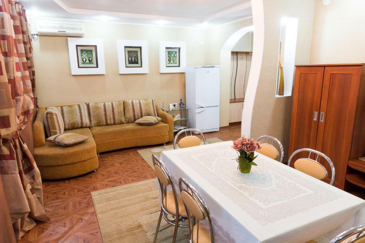 Tourist Hotel Öskemen Bagian luar foto