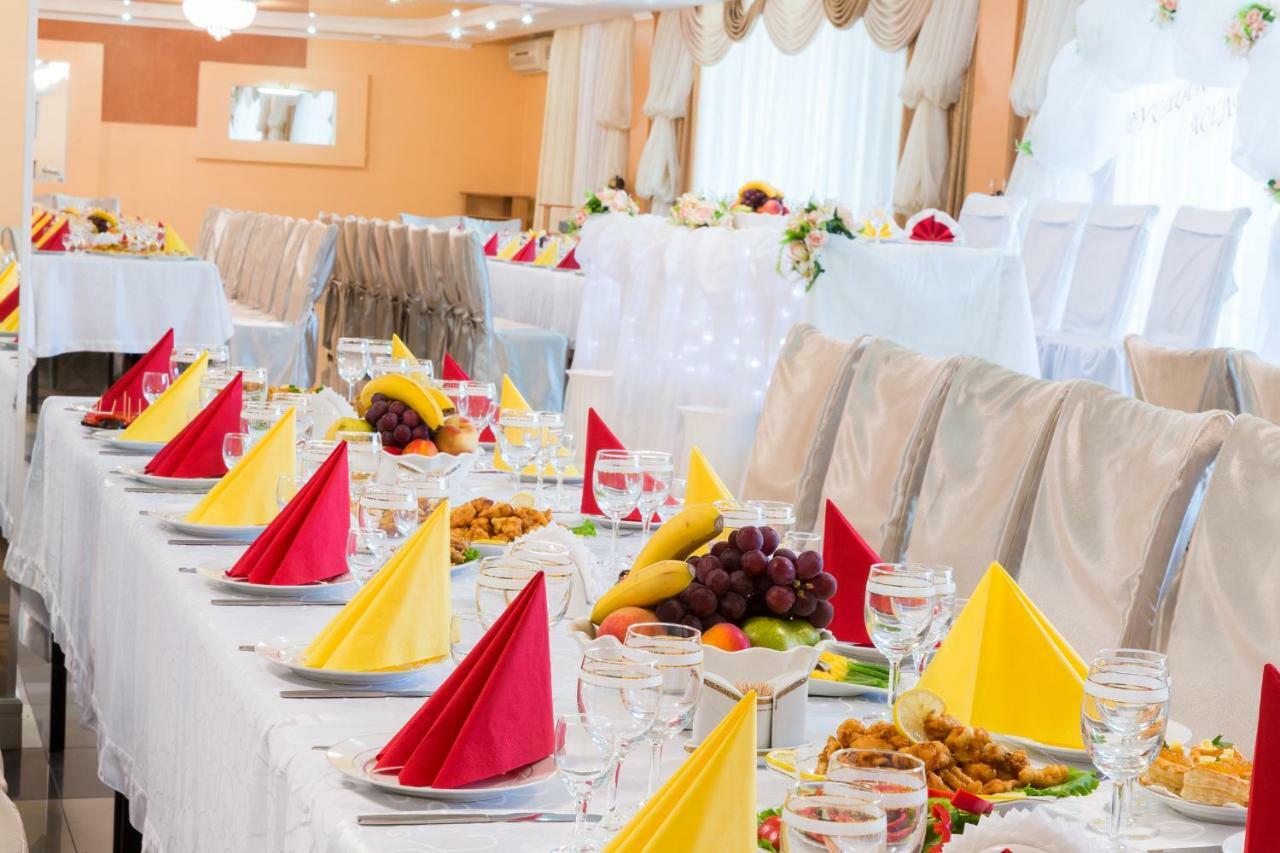 Tourist Hotel Öskemen Bagian luar foto