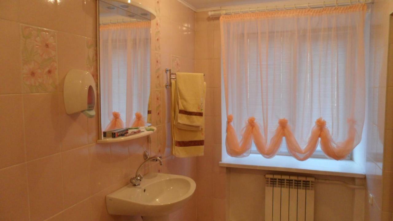Tourist Hotel Öskemen Bagian luar foto
