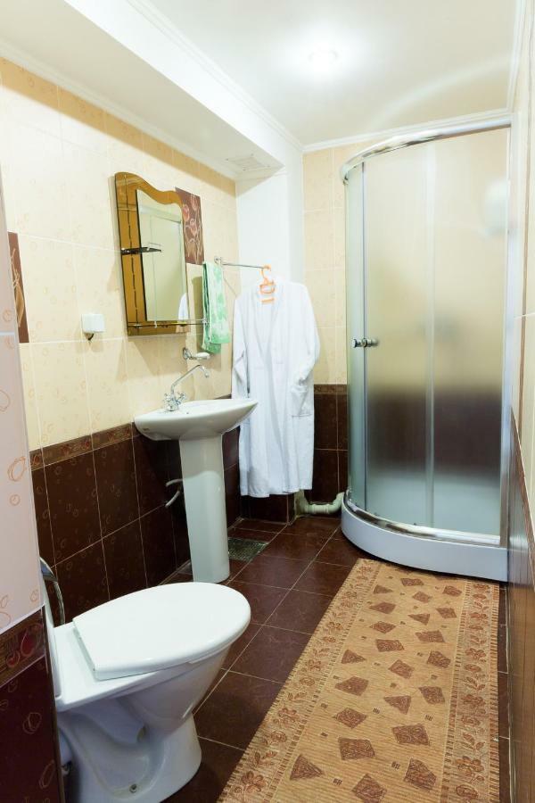 Tourist Hotel Öskemen Bagian luar foto