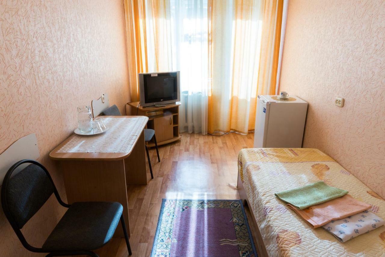 Tourist Hotel Öskemen Bagian luar foto
